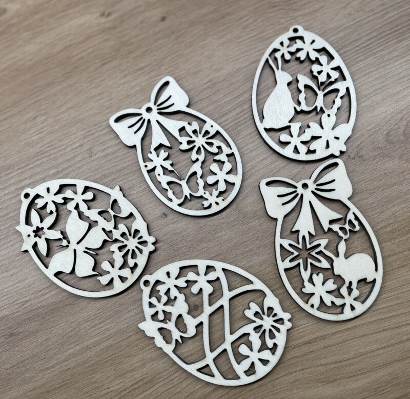 Veľkonočné vajíčka, výška cca 10cm 5€ sada